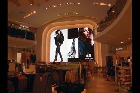 H&M has taken advantage of the historic space, the focal point being where the cinema screen once stood. Now it is a massive digital screen showing content from H&M campaigns.